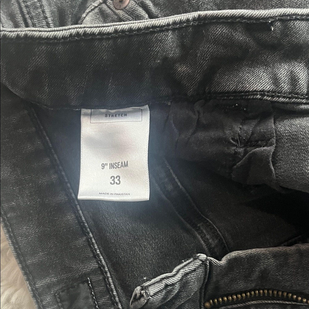⭐️🏳️‍🌈 Black Express Distressed Denim Shorts - Picture 8 of 8